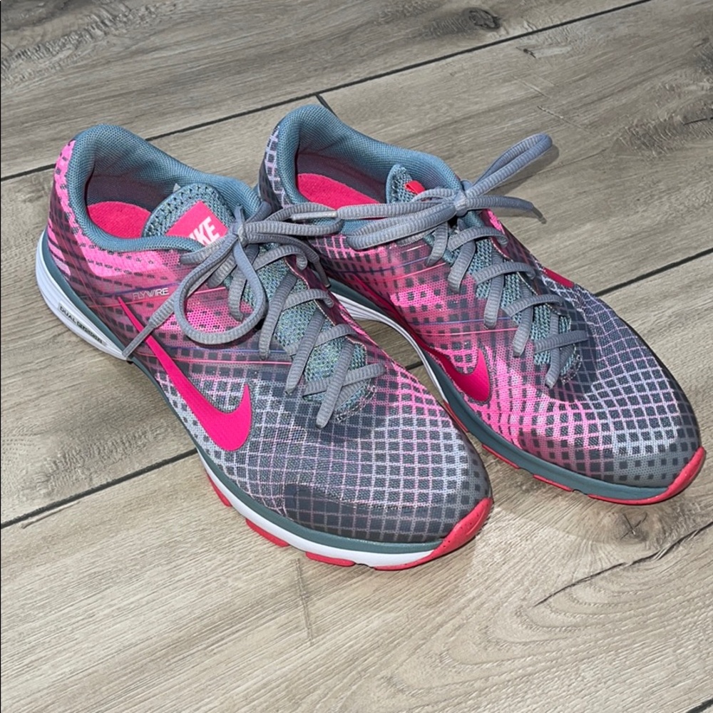 NIKE TRAINING FLYWIRE Women’s Shoe Size 7